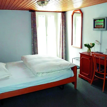 & Restaurant Forni Hotell Airolo