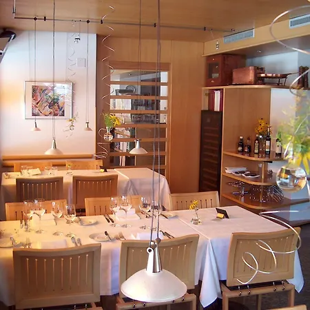 & Restaurant Forni Hotell Airolo