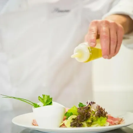 & Restaurant Forni Hotell 3*