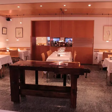 & Restaurant Forni فندق أيرولو